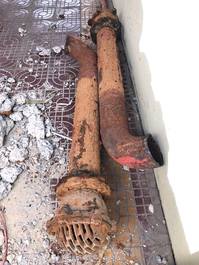 Rọ hút cho máy bơm bi han rỉ nước , không thể sử dụng 