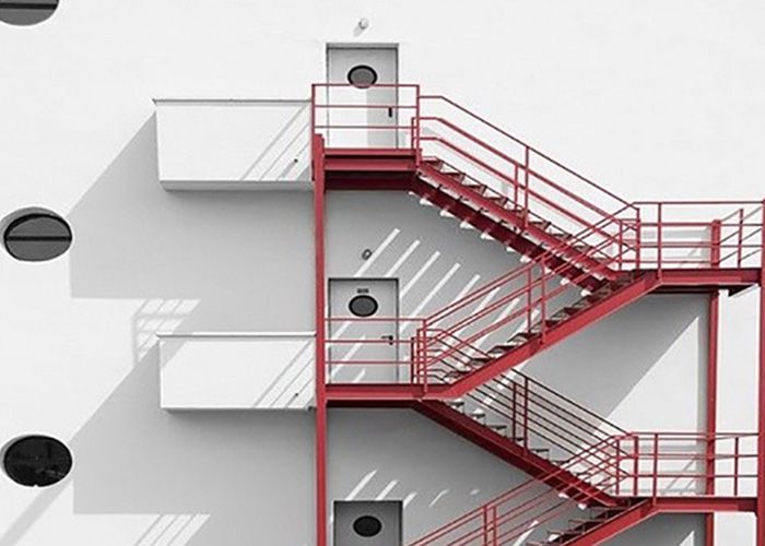 Quy định về thang thoát hiểm trong PCCC của nhà cao tầng