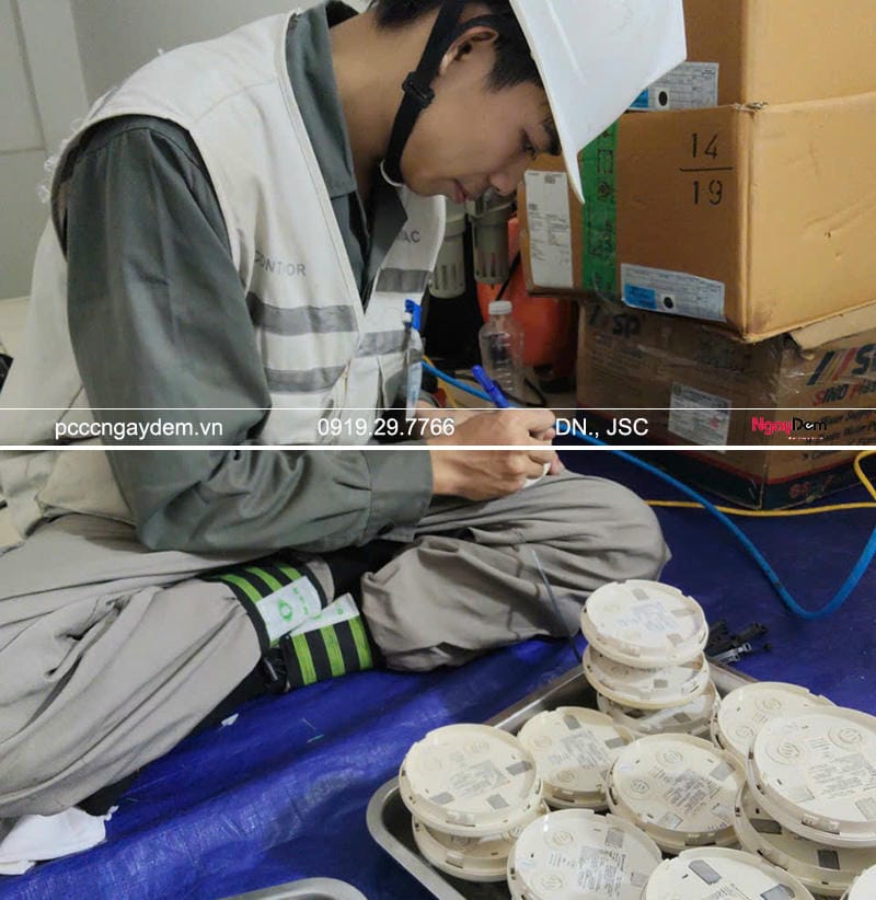 Vệ sinh và kiểm tra toàn bộ đầu báo khói Vệ sinh và kiểm tra toàn bộ đầu báo khói